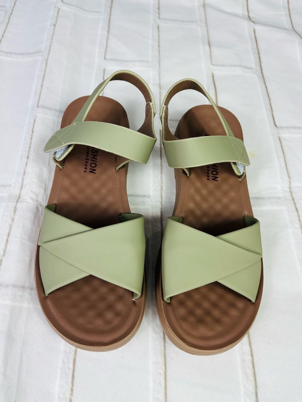 NWT olive green sandals  sz 6